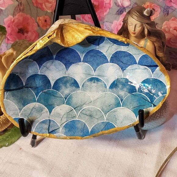 Other - DECOUPAGE CLAM SHELL  
